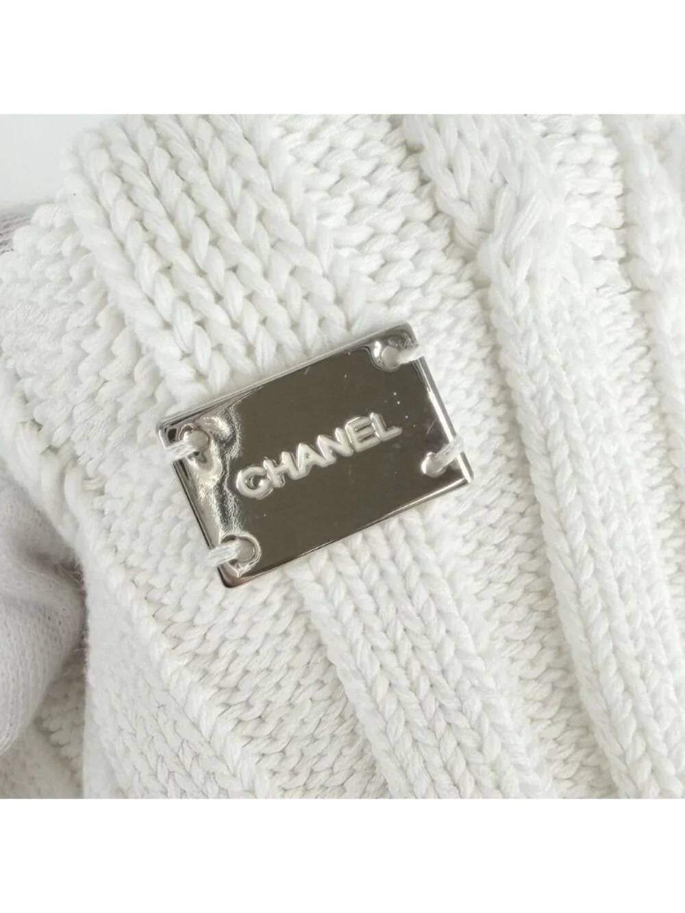 Chanel Knit Turtleneck Sleeveless Logo Plate 38 White Cotton Spring Autumn